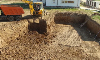 Рытье котлованов под фундамент в Одинцово – цена от 2554 руб. за м3 | ИП Садыков В. Р.